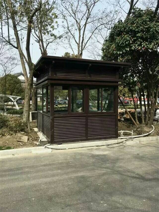 <b>金属雕花板岗亭</b>